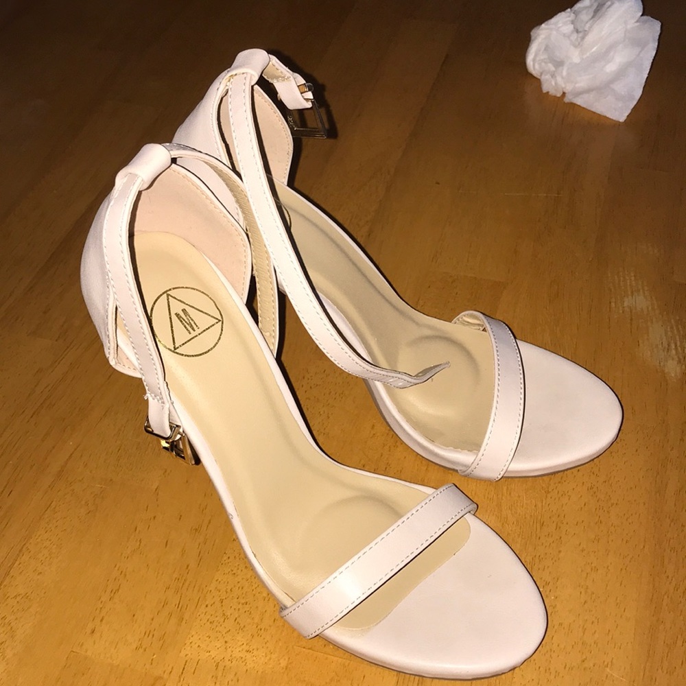 👠Missguided Nude Heels